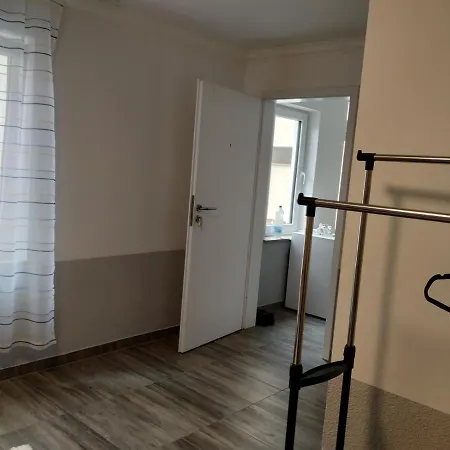Mehrfamilien Haus Apartment *